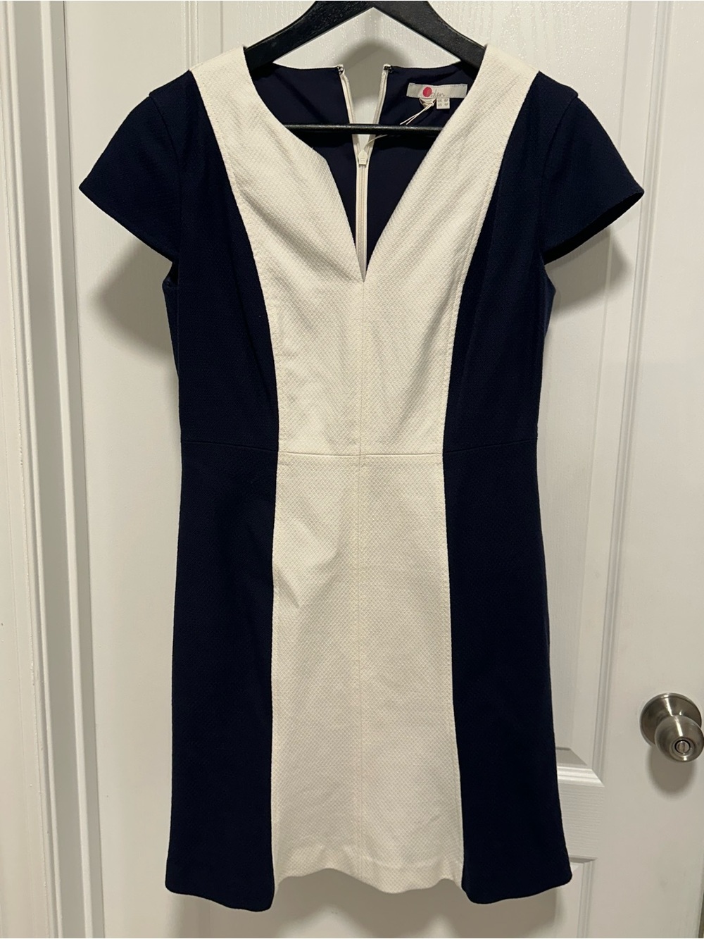 Biden NWT Navy and White Colorblock Cap-Sleeve Sheath Dress